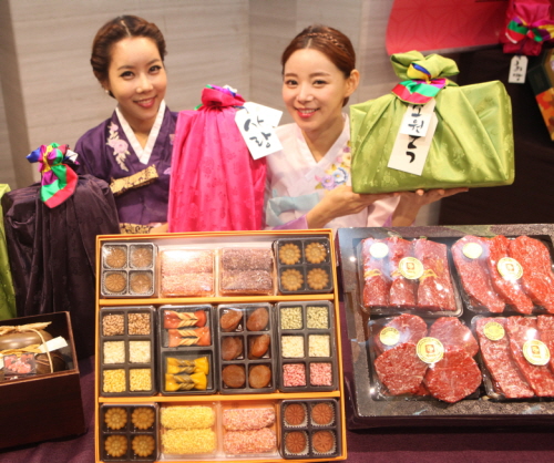  롯데백화점이 추석선물세트 본 판매와 함께 본격적인 추석 맞이 행사에 돌입한다.  ⓒ 롯데백화점