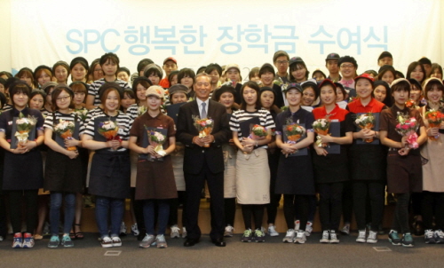  SPC그룹이 아르바이트 대학생 101명에게 1억7000여 만원의 'SPC행복한장학금'을 전달했다. ⓒ SPC