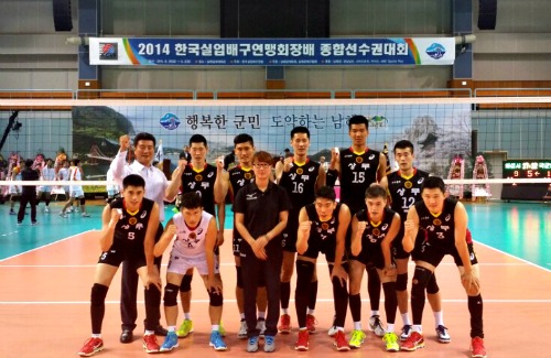  한국실업배구연맹회장배 종합선수권 대회에서 우승한 국군체육부대. ⓒ장철호 기자