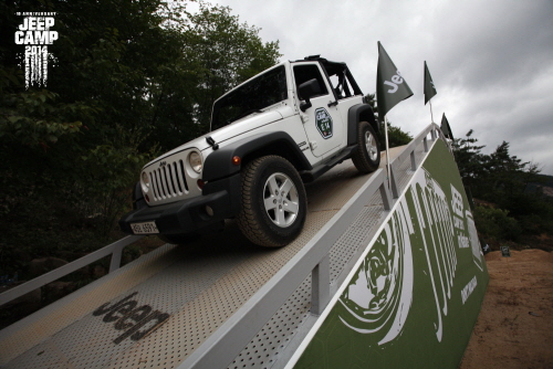  '지프 캠프'는 지난 2004년 동북아시아 최초로 한국에서 개최돼 올해로 10회째를 맞았으며, 올해는 총 200팀의 지프 고객이 참가해 역대 최대 규모의 자연 속 오프로드 드라이빙 축제로 진행될 예정이다. ⓒ 크라이슬러 코리아