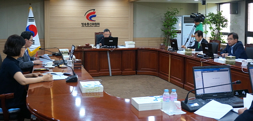  방송통신위원회는 4일 최성준 방송통신위원장 주재로 전체회의를 열고 개인정보보호 의무를 위반한 통신사 영업점에게 과태료를 처분했다. ⓒ 프라임경제