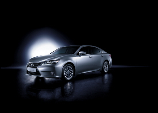  렉서스가 가격경쟁력을 강화한 ES 350 프리미엄과 IS 250 프리미엄을 동시에 출시하고 본격적인 판매에 들어갔다. Ⓒ 한국토요타