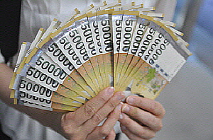 100세 시대. 고금리 혜택을 미끼로 목돈마련 상품이 쏟아지고 있다. 가장 기본적인 이자와 금리를 아는 것만으로도 재테크의 방향이 달라질 수 있다. ⓒ 프라임경제