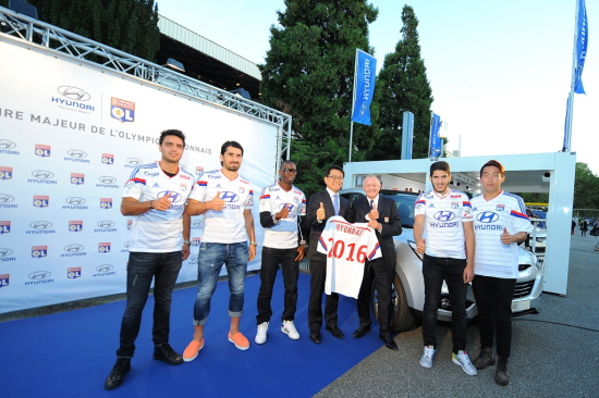  현대차는 지난 12일( 현지시간) 프랑스 리옹 '스타드 드 제를랑'에서 '현대차-올림피크 리옹 후원 연장 조인식'을 진행했다. Ⓒ 현대자동차