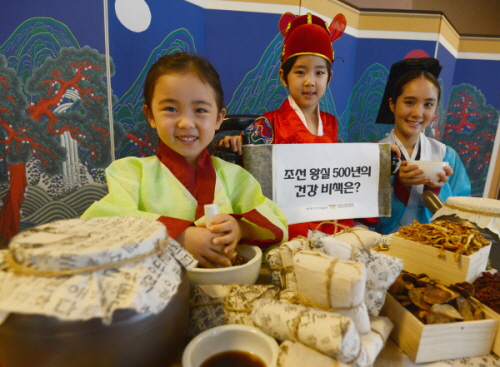  한독이 '조선왕실의 생로병사-질병에 맞서다' 기획전을 연장 전시한다. ⓒ 한독