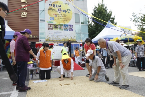  (주)한화가 지난 16일 서울 성동구에서 개최한 '전통놀이 한마당' . ⓒ (주)한화