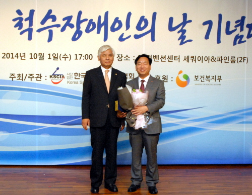  NS홈쇼핑 도상철 대표가 국회의장 공로상을 수상했다. ⓒ NS홈쇼핑
